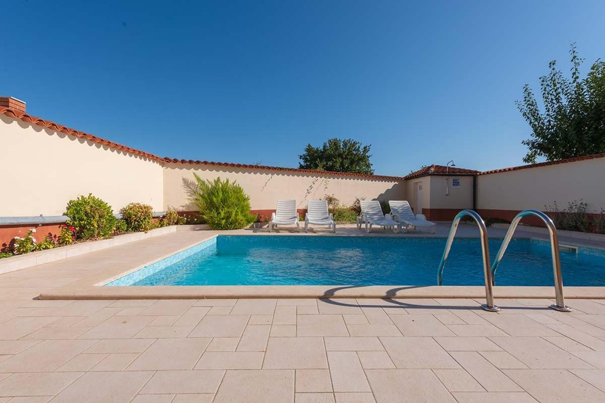 Вилла House Melly With Swimming Pool Ровиньско село Экстерьер фото