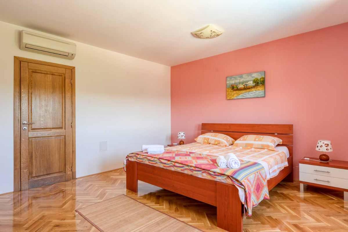 Вилла House Melly With Swimming Pool Ровиньско село Экстерьер фото