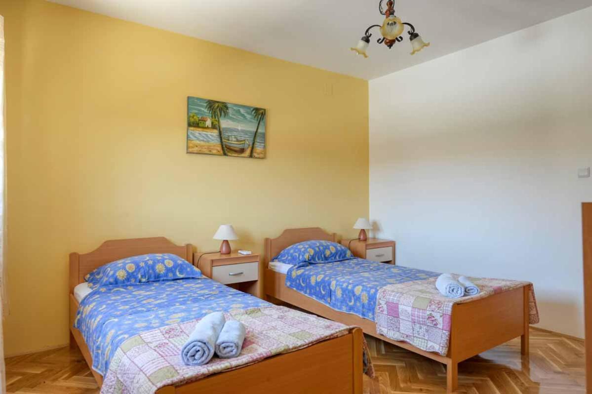 Вилла House Melly With Swimming Pool Ровиньско село Экстерьер фото