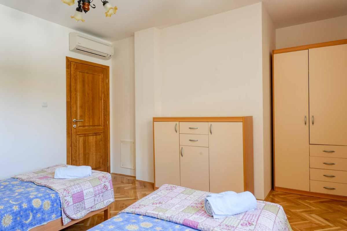 Вилла House Melly With Swimming Pool Ровиньско село Экстерьер фото